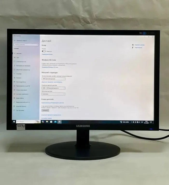 Монітор Б-клаc Samsung SyncMaster E2220NW / 22" (1680x1080) TN / VGA / VESA 75x75 + Кабель живлення б/в - зображення 4