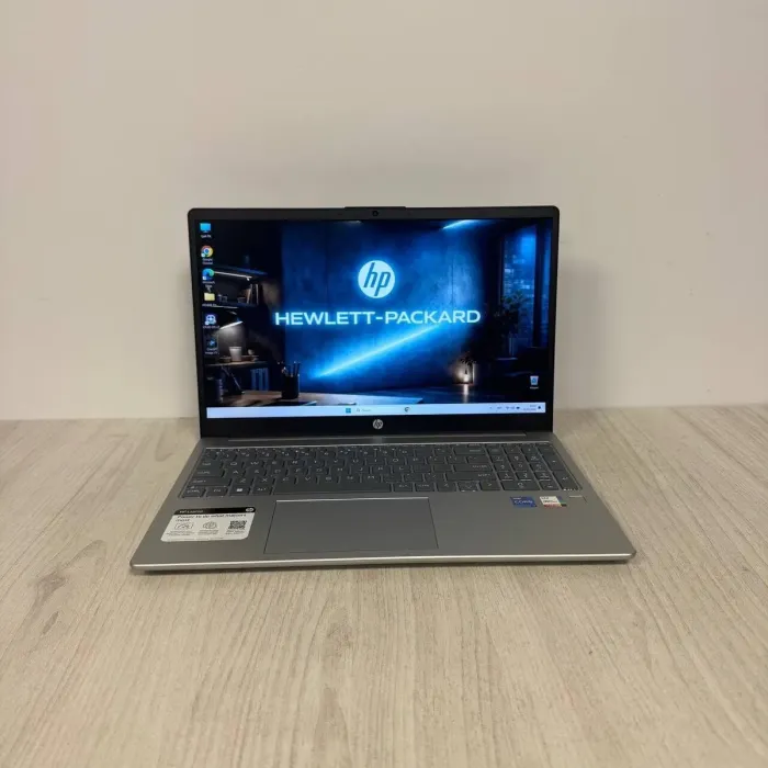 Ультрабук Б-клас HP 15-fd0182wm / 15.6" (1920x1080) IPS / Intel Core i7-1355U (10 (12) ядер по 3.7 - 5.0 GHz) / 16 GB DDR4 / 1000 GB SSD / Intel Iris Xe Graphics / WebCam б/в - зображення 2
