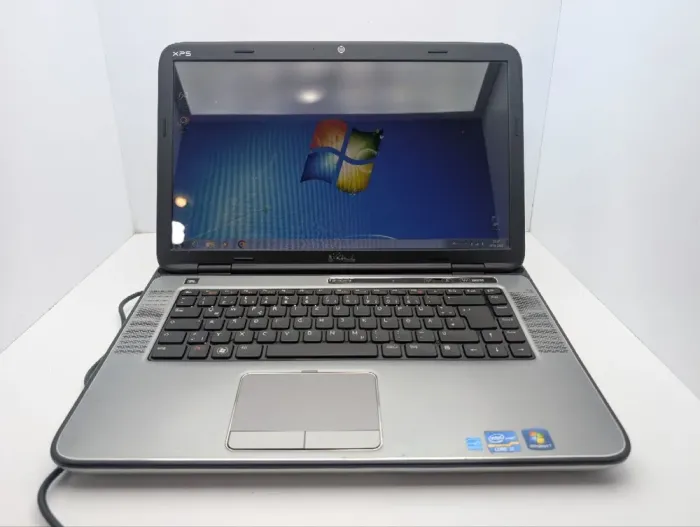 Ноутбук Dell XPS L502X / 15.6" (1366x768) TN / Intel Core i7-2670QM (4 (8) ядра по 2.2 - 3.1 GHz) / 8 GB DDR3 / 1000 GB HDD / nVidia GeForce GT 540M, 2 GB GDDR3, 128-bit / WebCam / DVD-ROM б/в - зображення 2