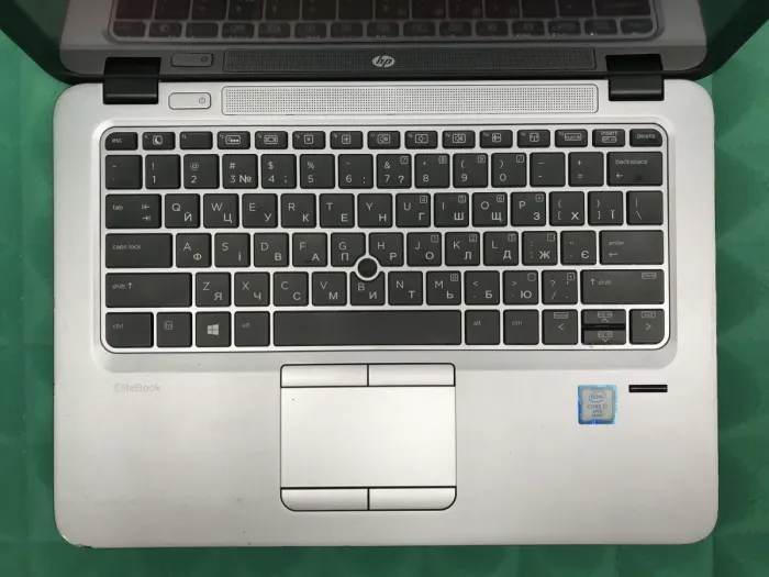 Нетбук Б-клас HP EliteBook 820 G3 / 12.5" (1920x1080) IPS / Intel Core i7-6600U (2 (4) ядра по 2.6 - 3.4 GHz) / 8 GB DDR4 / 240 GB SSD / Intel HD Graphics 520 / WebCam / DisplayPort б/в - зображення 4