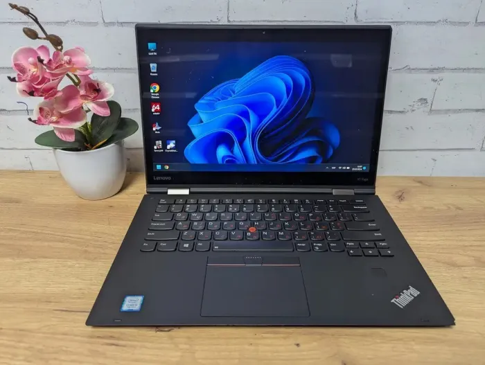 Ноутбук Б-клас Lenovo ThinkPad X1 Yoga (2rd Gen) / 14" (1920x1080) TN / Intel Core i5-7200U (2 (4) ядра по 2.5 - 3.1 GHz) / 8 GB DDR3 / 256 GB SSD / Intel HD Graphics 620 / WebCam б/в - зображення 2