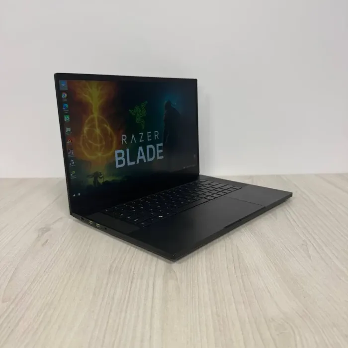 Ігровий ноутбук Б-класу Razer Blade 15 RZ09-02386 / 15,6" (1920x1080) IPS / Intel Core i7-9850H (6 (12) ядер по 2,6 - 4,6 ГГц) / 16 ГБ DDR4 / 512 ГБ SSD NVMe / nVidia GeForce GTX 1070 Max-Q, 8 ГБ GDDR5, 256-біт б/в - зображення 4