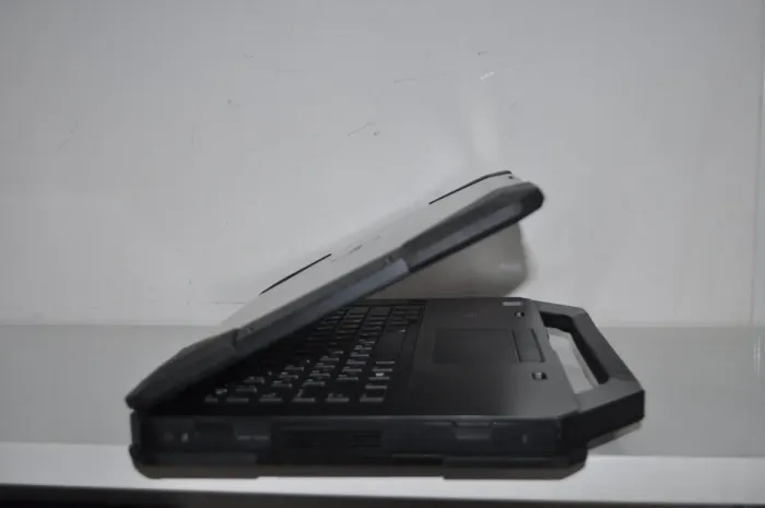 Захищений ноутбук Dell Latitude 5414 Rugged / 14" (1366x768) TN / Intel Core i5-6300U (2 (4) ядра по 2.4 - 3.0 GHz) / 16 GB DDR4 / 256 GB SSD / Intel HD Graphics 520 / WebCam / Wi-Fi / Windows 11 Pro б/в - зображення 7
