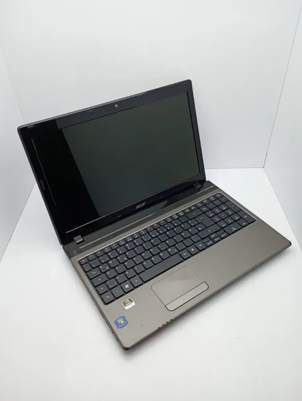 Ноутбук Acer Aspire 5750G / 15.6" (1366x768) TN / Intel Core i7-2630QM (4 (8) ядра по 2.0 - 2.9 GHz) / 6 GB DDR3 / 1000 GB HDD / nVidia GeForce GT 610M, 1 GB GDDR5, 128-bit / WebCam б/в - зображення 3