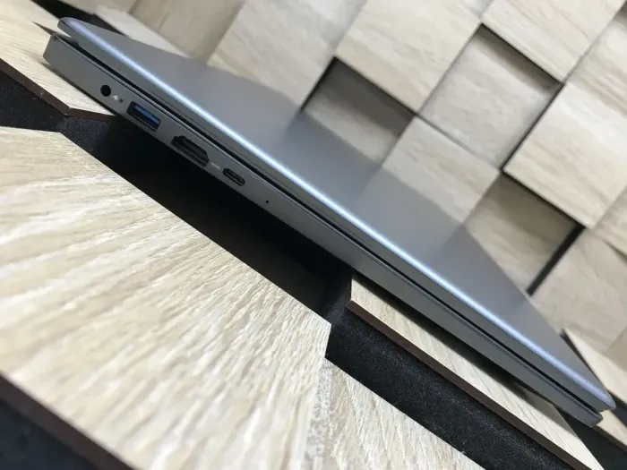 Ультрабук Gatewey GWNR 71539-BK / 15.6" (1920x1080) IPS / AMD Ryzen 7 3700U (4 (8) ядра по 2.3 - 4.0 GHz) / 16 GB DDR4 / 256 GB SSD / AMD Radeon RX Vega 10 Graphics / WebCam б/в - зображення 4