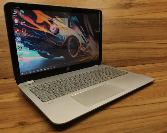 Ноутбук HP ENVY m6 / 15.6" (1366x768) TN Touch / AMD A10-5750M (4 ядра по 2.5 - 3.5 GHz) / 8 GB DDR3 / 256 GB SSD / AMD Radeon HD 8650G / WebCam / Windows 10 б/в - зображення 4