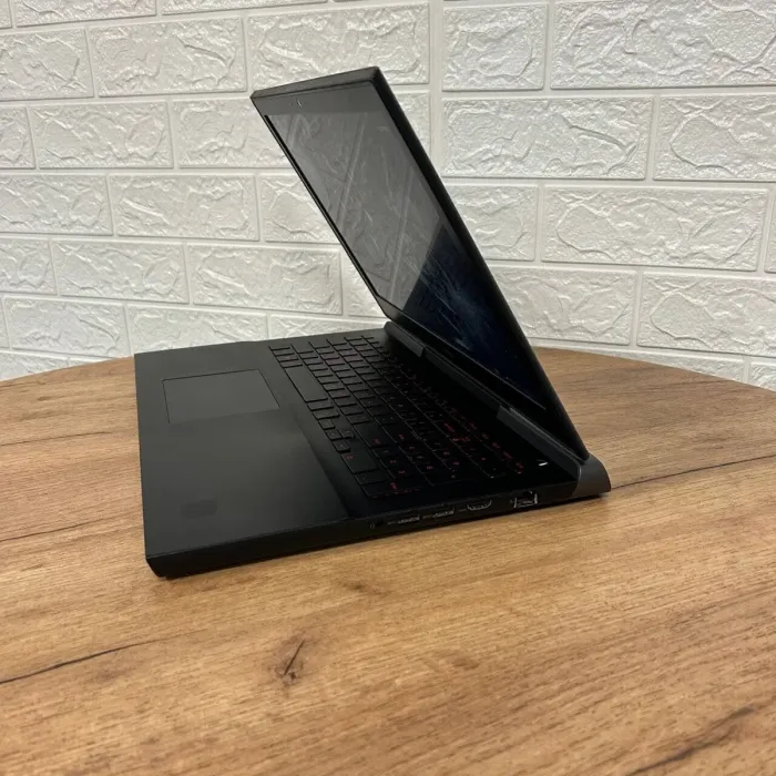 Ігровий ноутбук Dell Inspiron 15 Gaming 7567 / 15.6" (1920x1080) IPS / Intel Core i5-7300HQ (4 ядра по 2.5 - 3.5 GHz) / 16 GB DDR4 / 128 GB SSD M.2 + 500 GB HDD / nVidia GeForce GTX 1050, 4 GB GDDR5, 128-bit / WebCam б/в - зображення 4