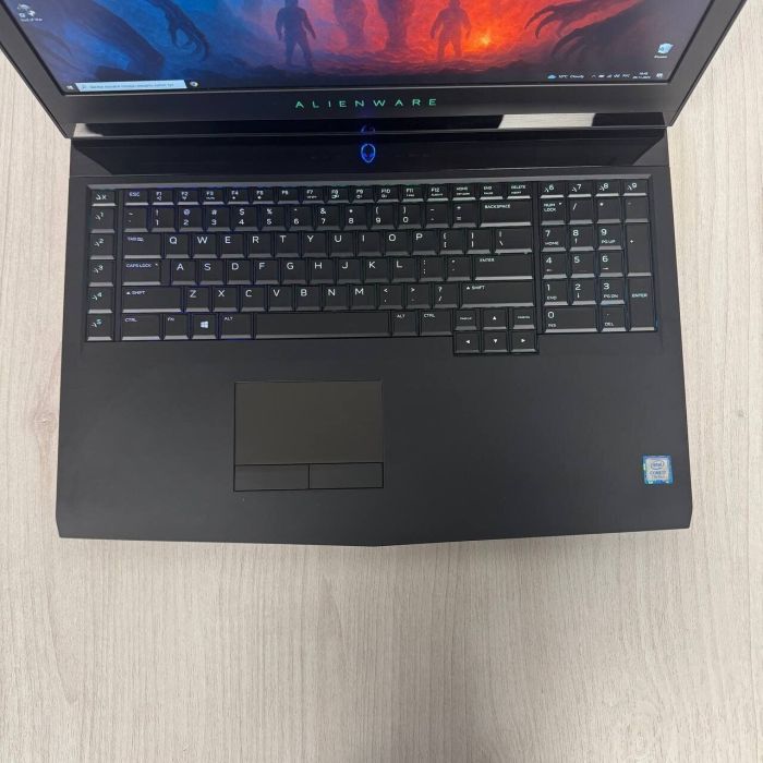 Ігровий ноутбук Dell Alienware 17 R4 / 17,3" (1920x1080) IPS / Intel Core i7-7820HK (4 (8) ядра по 2,9 - 3,9 ГГц) / 16 ГБ DDR4 / 512 ГБ SSD / nVidia GeForce GTX 1080, 8 ГБ GDDR5X, 256-біт / WebCam б/в - зображення 3