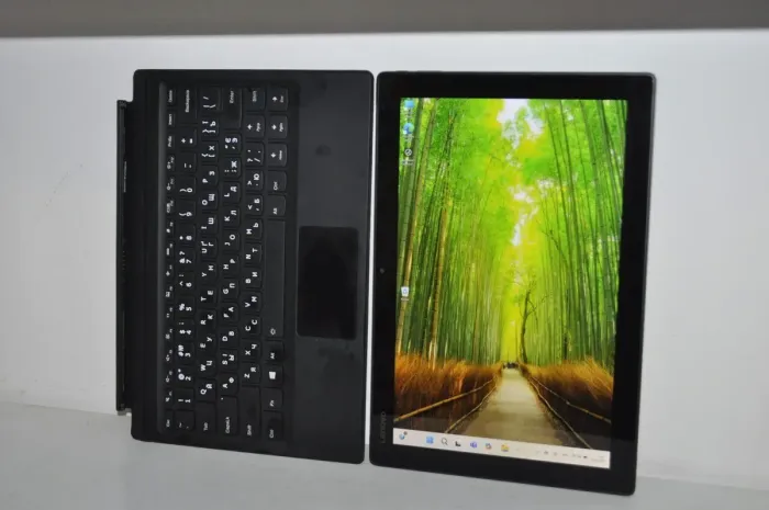 Нетбук-трансформер Б-клас Lenovo MIIX 520-12IKB / 12.2" (1920x1080) IPS Touch / Intel Core i5-8250U (4 (8) ядра по 1.6 - 3.4 GHz) / 8 GB DDR4 / 256 GB SSD / Intel UHD Graphics 620 / Windows 11 Pro / Клавиатура б/в - зображення 7