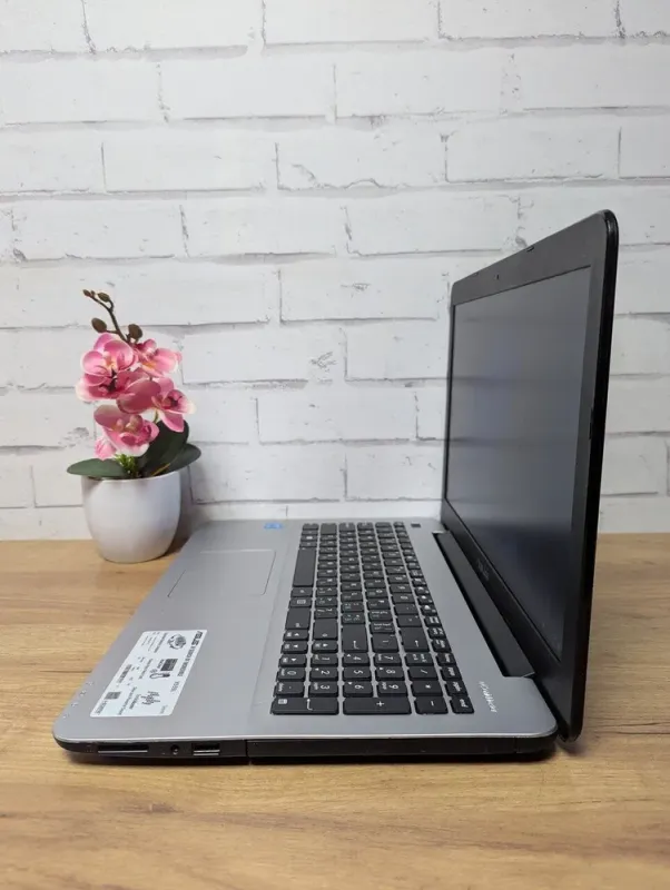 Ноутбук Asus X555L / 15.6" (1366x768) TN / Intel Core i5-5200U (2 (4) ядра по 2.2 - 2.7 GHz) / 8 GB DDR3 / 128 GB SSD / Intel HD Graphics 5500 / WebCam б/в - зображення 4