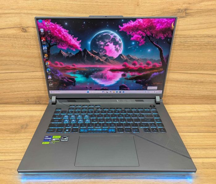 Ігровий ноутбук Asus ROG Strix G16 G614YIR / 16" (1920x1080) IPS / Intel Core i9-14900HX (24 (32) ядра по 1,6 - 5,8 ГГц) / 32 ГБ DDR5 / 1000 ГБ SSD / nVidia GeForce RTX 4070, 8 ГБ GDDR6, 128-bit / WebCam / Windows 11 б/в - зображення 2