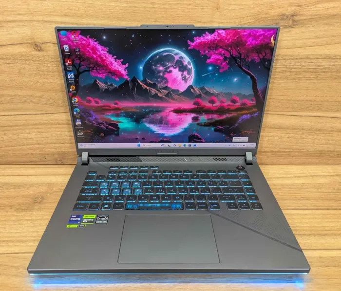 Ігровий ноутбук Asus ROG Strix G16 G614YIR / 16" (1920x1080) IPS / Intel Core i9-14900HX (24 (32) ядра по 1,6 - 5,8 ГГц) / 32 ГБ DDR5 / 1000 ГБ SSD / nVidia GeForce RTX 4070, 8 ГБ GDDR6, 128-bit / WebCam / Windows 11 б/в - зображення 2