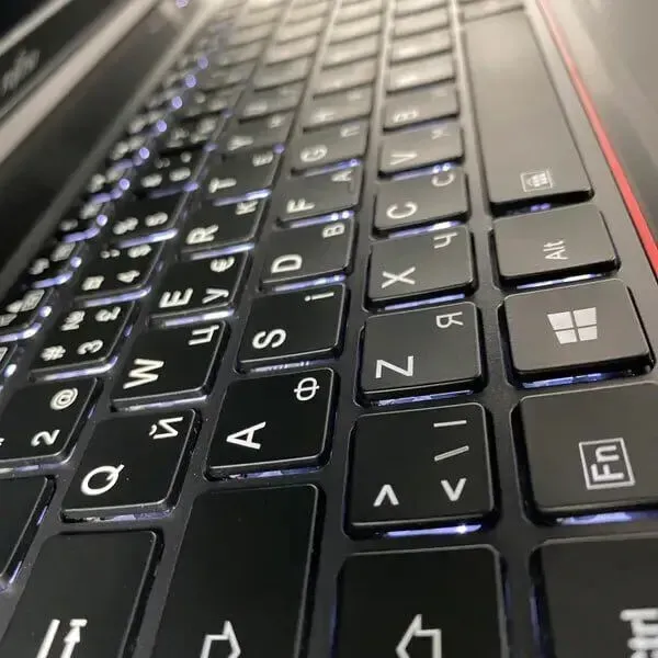 Мобільна робоча станція Б-клас Fujitsu Celsius H780 / 15.6" (1920x1080) IPS / Intel Core i7-8850H (6 (12) ядер по 2.6 - 4.3 GHz) / 16 GB DDR4 / 512 GB SSD / nVidia Quadro P1000, 4 GB GDDR5, 256-bit / WebCam / Fingerprint б/в - зображення 6