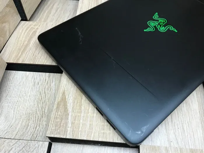 Нетбук Б-клас Razer Blade Stealth RZ09-01682E22 / 12.5" (3840x2160) IPS Touch / Intel Core i7-6500U (2 (4) ядра по 2.5 - 3.1 GHz) / 8 GB DDR3 / 256 GB SSD M.2 / Intel HD Graphics 520 / WebCam / Windows 10 б/в - зображення 9