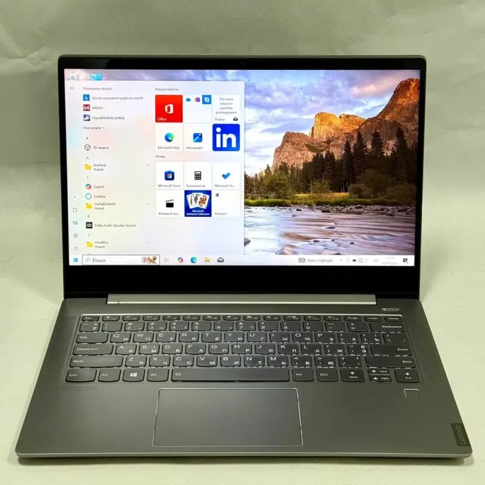 Ноутбук Б-клас Lenovo IdeaPad S540-14IWL / 14" (1920x1080) IPS / Intel Core i5-8265U (4 (8) ядра по 1.6 - 3.9 GHz) / 8 GB DDR4 / 256 GB SSD / Intel UHD Graphics / WebCam б/в - зображення 2