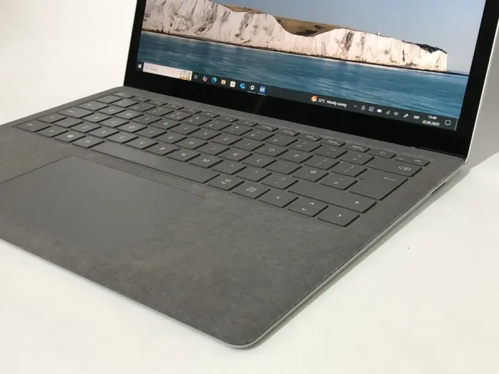 Ультрабук Б-клас Microsoft Surface Laptop 3 1867 / 13.5" (2256x1504) IPS Touch / Intel Core i5-1035G7 (4 (8) ядра по 1.2 - 3.7 GHz) / 8 GB DDR4 / 256 GB SSD NVMe / Intel Iris Plus Graphics / WebCam / Win 10 Pro б/в - зображення 9