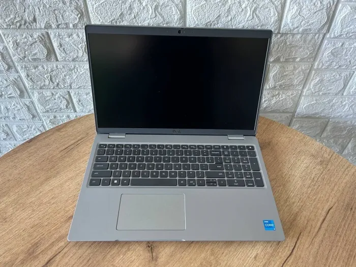 Мобільна робоча станція Dell Precision 3570 / 15.6" (1920x1080) IPS / Intel Core i5-1235U (10 (12) ядер по 3.3 - 4.4 GHz) / 16 GB DDR4 / 256 GB SSD M.2 / nVidia T550, 4 GB GDDR6, 64-bit / WebCam б/в - зображення 7