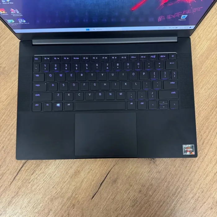 Ігровий ноутбук Razer Blade 14 RZ09-0427 / 14" (2560x1440) IPS / AMD Ryzen 9 6900HX (8 (16) ядер по 3.3 - 4.9 GHz) / 16 GB DDR4 / 1000 GB SSD NVMe / nVidia GeForce RTX 3070 Ti, 8 GB GDDR6, 256-bit / WebCam б/в - зображення 7