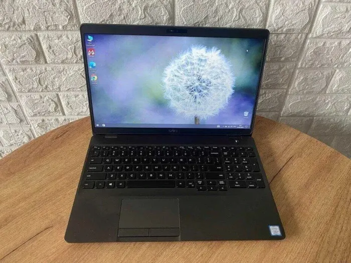 Ноутбук Б-класс Dell Latitude 5500 / 15.6" (1366x768) TN / Intel Core i7-8665U (4 (8) ядра по 1.9 - 4.8 GHz) / 8 GB DDR4 / 256 GB SSD M.2 / Intel UHD Graphics / WebCam / HDMI  б/в - зображення 2