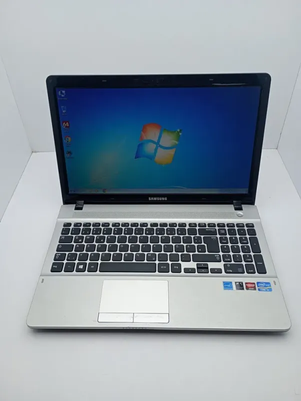 Ноутбук Samsung 300E / 15.6" (1366x768) TN / Intel Core i3-3120M (2 (4) ядра по 2.5 GHz) / 6 GB DDR3 / 500 GB HDD / Intel HD Graphics 4000 / WebCam б/в - зображення 7