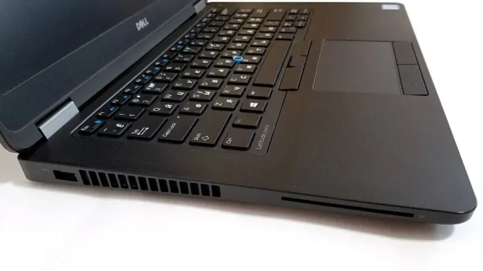 Ультрабук Б-клас Dell Latitude E5470 / 14" (1920x1080) TN / Intel Core i5-6440HQ (4 ядра по 2.6 - 3.5 GHz) / 32 GB DDR4 / 512 GB SSD M.2 / Intel HD Graphics 530 / WebCam / Win 10 Pro б/в - зображення 3