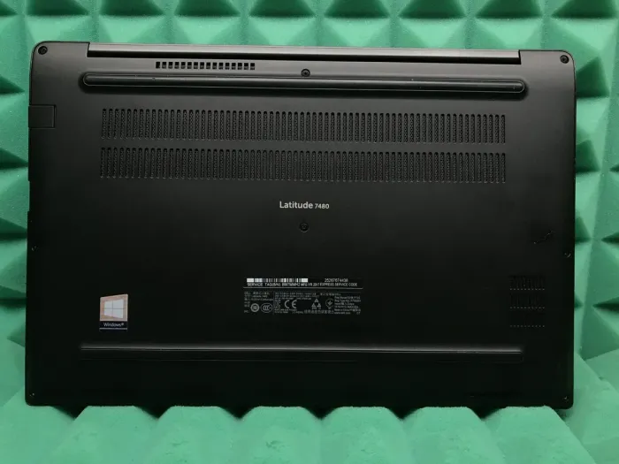 Ультрабук Dell Latitude 7480 / 14" IPS / Core i7-6600U (2(4) ядра по 2.6-3.4GHz) / 8GB DDR4 / 240GB SSD M.2 / HD Graphics 520 / WebCam / HDMI б/в - зображення 6