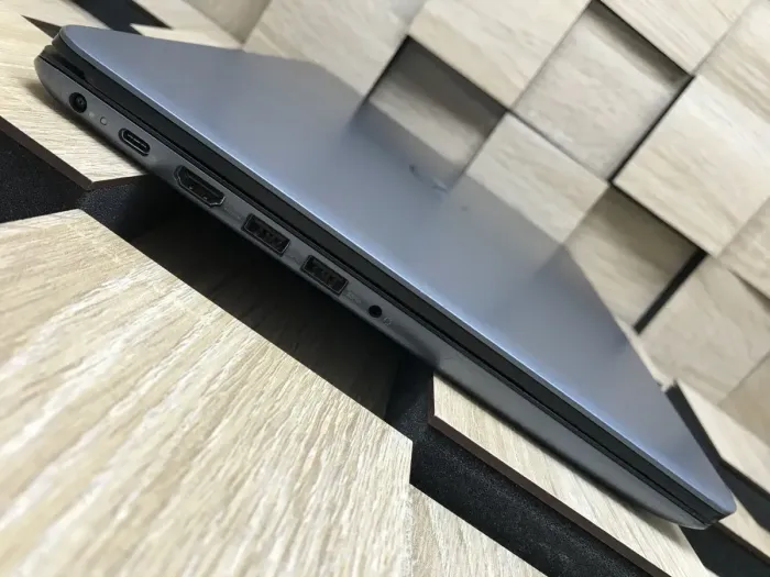 Ноутбук Б-клас Dell Vostro 5581 / 15.6" (1920x1080) IPS / Intel Core i5-8265U (4 (8) ядра по 1.6 - 3.9 GHz) / 8 GB DDR4 / 256 GB SSD M.2 / Intel UHD Graphics 620 / WebCam / HDMI / Windows 10 б/в - зображення 5