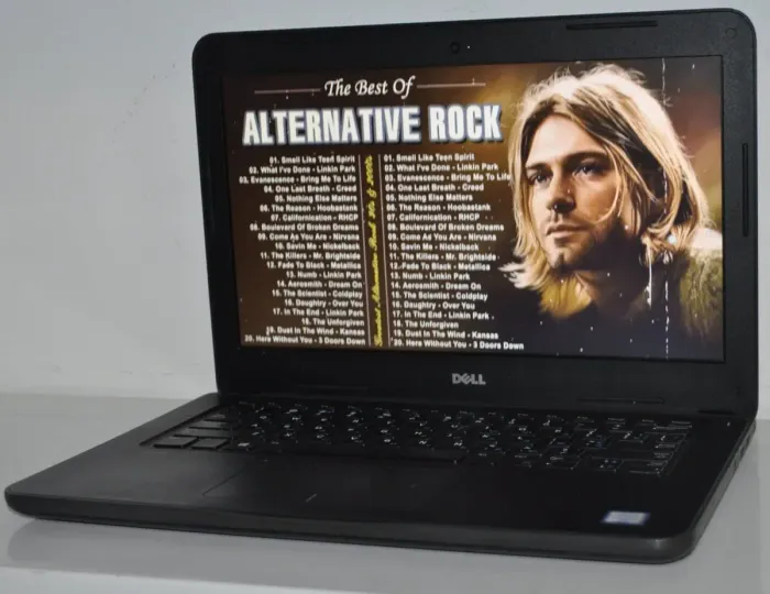 Ноутбук Dell Latitude 3380 / 13.3" (1366x768) TN / Intel Core i3-6006U (2 (4) ядра по 2.0 GHz) / 8 GB DDR4 / 128 GB SSD / Intel HD Graphics 520 / WebCam / HDMI / Windows 10 Pro  б/в - зображення 2