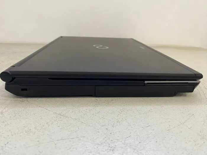 Мобільна робоча станція Б-клас Fujitsu Celsius H720 / 15.6" (1920x1080) TN / Intel Core i7-3720QM (4 (8) ядра по 2.6 - 3.6 GHz) / 16 GB DDR3 / 256 GB SSD / nVidia Quadro K1000M, 2 GB GDDR3, 128-bit / WebCam б/в - зображення 6