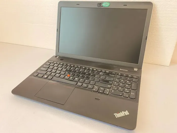 Ноутбук Б-клас Lenovo ThinkPad E540 / 15.6" (1366x768) TN / Intel Core i7-4712MQ (4 (8) ядра по 2.3 - 3.3 GHz) / 8 GB DDR3 / 240 GB SSD / Intel HD Graphics 4600 / WebCam б/в - зображення 3