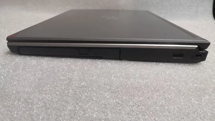 Мобільна робоча станція Fujitsu Celsius H760 / 15.6" (1920x1080) IPS / Intel Core i7-6820HQ (4 (8) ядра по 2.7 - 3.6 GHz) / 16 GB DDR4 / 256 GB SSD / nVidia Quadro M2000M, 4 GB GDDR5, 128-bit / WebCam / DVD-ROM / Windows 10 Pro б/в - зображення 5