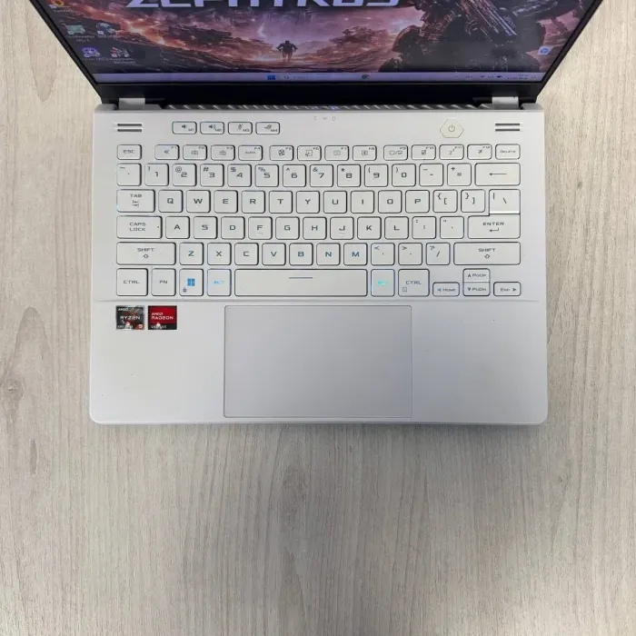 Ігровий ноутбук Б-класу Asus ROG Zephyrus G14 GA402RJ / 14" (2560x1600) IPS / AMD Ryzen 9 6900HS (8 (16) ядер по 3,3 - 4,9 ГГц) / 16 ГБ DDR5 / 1000 ГБ SSD NVMe / AMD Radeon RX 6700S, 8 ГБ GDDR6, 128-біт / Веб-камера б/в - зображення 3