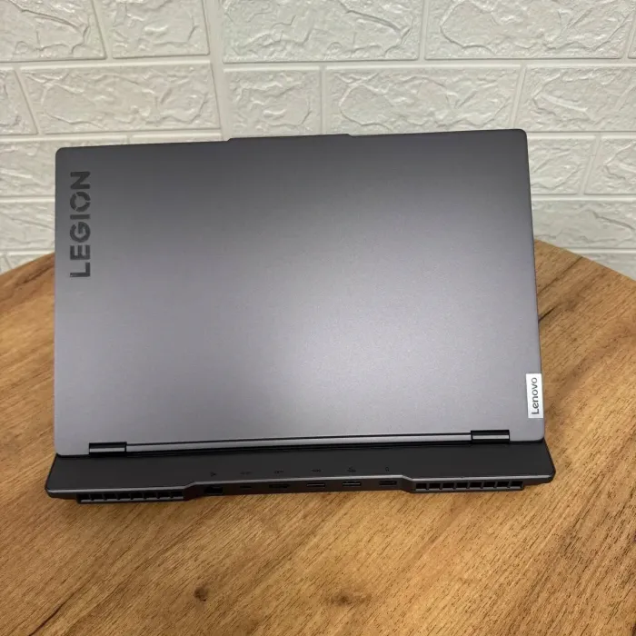 Ігровий ноутбук Lenovo Legion 5 15ARH7H / 15.6" (1920x1080) IPS / AMD Ryzen 7 6800H (8 (16 ядер по 3.2 - 4.7 GHz) / 16 GB DDR5 / 512 GB SSD / nVidia GeForce RTX 3070 Ti, 8 GB GDDR6, 256-bit / WebCam б/в - зображення 3