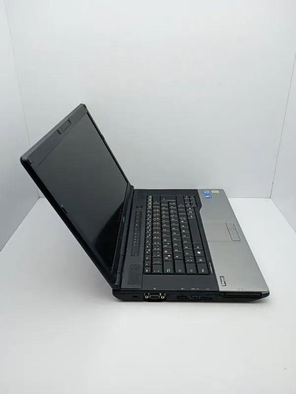 Ноутбук Fujitsu LifeBook E752 / 15.6" (1600x900) TN / Intel Core i5-3320M (2 (4) ядра по 2.6 - 3.3 GHz) / 6 GB DDR3 / 750 GB HDD / Intel HD Graphics 4000 / WebCam б/в - зображення 5