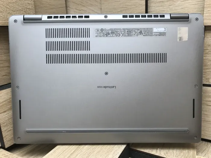 Ультрабук Б-клас Dell Latitude 5320 / 13.3" (1920x1080) IPS / Intel Core i5-1135G7 (4 (8) ядра по 2.4 - 4.2 GHz) / 8 GB DDR4 / 256 GB SSD M.2 / Intel Iris X Graphics / WebCam / Windows 10 б/в - зображення 9
