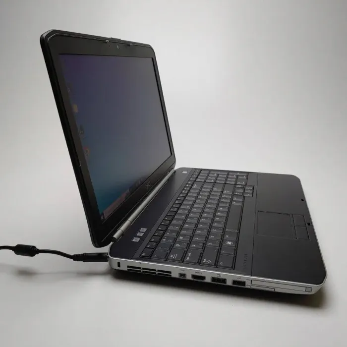 Ноутбук Б-класс Dell Latitude E5520 / 15.6" TN / Intel Core i5-2410M (2(4) ядра по 2.3-2.9 GHz) / 8GB DDR3 / 480GB SSD / HD Graphics 3000 / WebCam / DVD-ROM / Win 10 Pro б/в - зображення 4