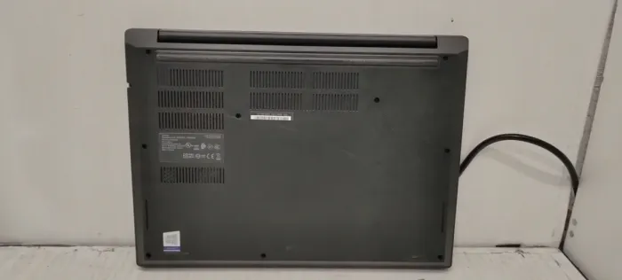 Ультрабук Lenovo ThinkPad E490 / 14" TN / Core i3-8145U (2(4) ядра по 2.1-3.9GHz) / 8GB DDR4 / 256GB SSD / UHD Graphics / WebCam б/в - зображення 7