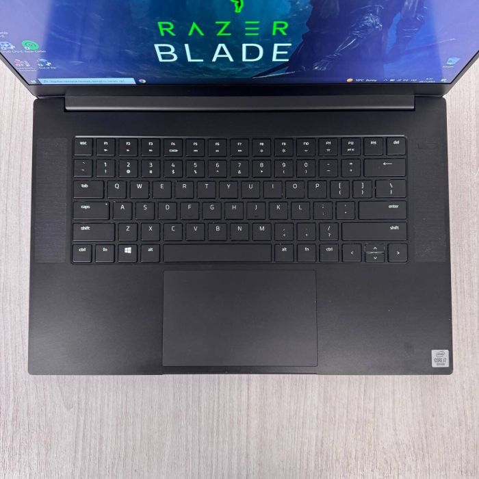 Ігровий ноутбук Razer Blade 15 RZ09-0369 / 15,6" (1920x1080) IPS / Intel Core i7-10750H (6 (12) ядер по 2,6 - 5,0 ГГц) / 16 ГБ DDR4 / 512 ГБ SSD NVMe / nVidia GeForce RTX 3070, 6 ГБ GDDR6, 256-біт / Веб-камера б/в - зображення 3