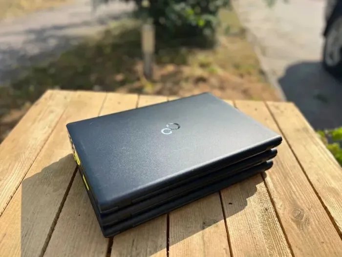 Ноутбук Fujitsu LifeBook A555 / 15.6" (1366x768) TN / Intel Core i5-5200U (2 (4) ядра по 2.2 - 2.7 GHz) / 8 GB DDR3 / 256 GB SSD / Intel HD Graphics 5500 / WebCam / Windows 10 б/в - зображення 5