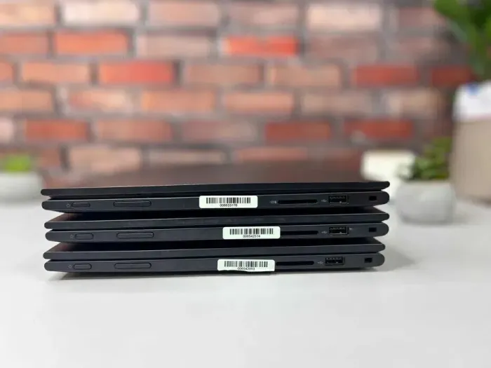 Ноутбук-трансформер Dell Latitude 3390 / 13.3" (1920x1080) IPS Touch / Intel Core i3-7020U (2 (4) ядра по 2.3 GHz) / 16 GB DDR4 / 256 GB SSD / Intel UHD Graphics 620 / WebCam / Win 10 Pro б/в - зображення 5