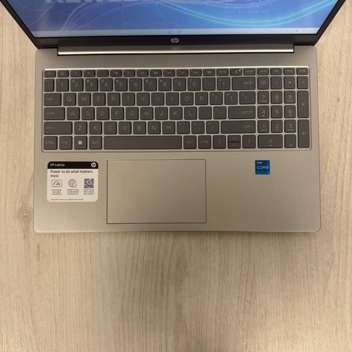 Ультрабук HP 15-fd0445nr / 15.6" (1366x768) TN / Intel Core i5-1235U (10 (12) ядер 3.3 - 4.4 GHz) / 8 GB DDR4 / 256 GB SSD / Intel Iris Xe Graphics / WebCam б/в - изображение 3