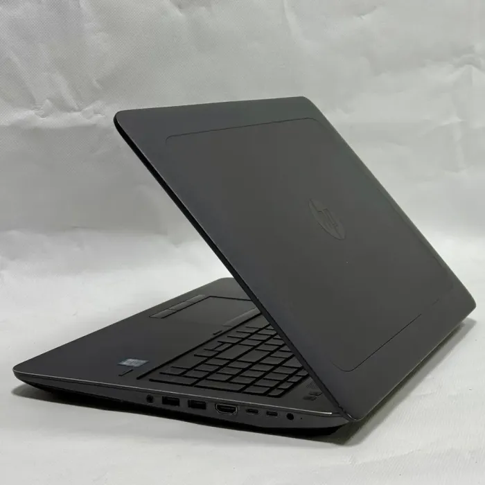 Мобільна робоча станція HP ZBook 15 G3 / 15.6" (1920x1080) TN / Intel Core i7-6820HQ (4 (8) ядра по 2.7 - 3.6 GHz) / 16 GB DDR4 / 512 GB SSD / nVidia Quadro M1000M, 2 GB GDDR5, 128-bit / WebCam / HDMI / Windows 10 Pro б/в - зображення 7