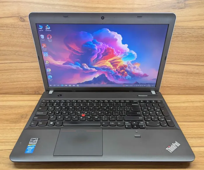 Ноутбук Lenovo ThinkPad Edge E540 / 15.6" (1366x768) TN / Intel Core i7-4702MQ (4 (8) ядра по 2.2 - 3.2 GHz) / 8 GB DDR3 / 240 GB SSD / Intel HD Graphics 4600 / WebCam / Fingerprint / Windows 10 б/в - зображення 2