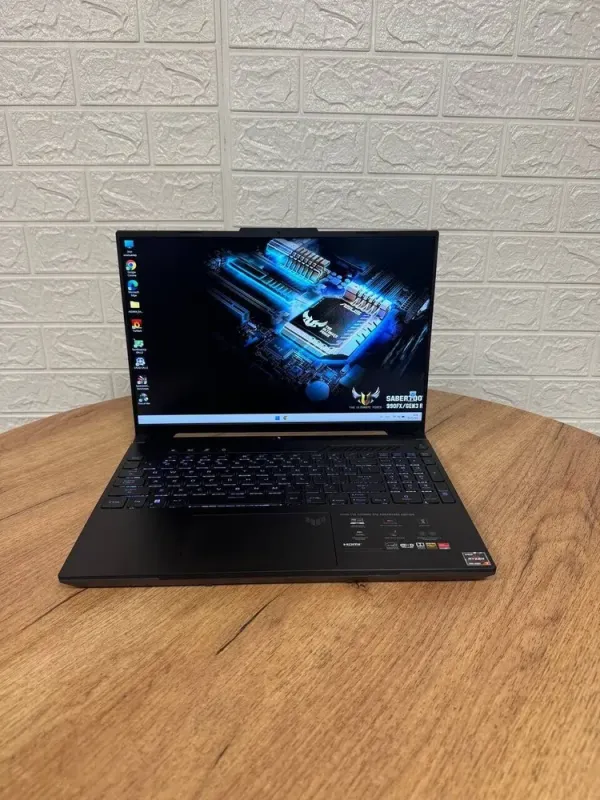 Ігровий ноутбук Asus TUF Gaming Advantage A16 FA617NS / 16" (1920x1200) IPS / AMD Ryzen 7 7735HS (8 (16) ядер по 3.2 - 4.75 GHz) / 16 GB DDR5 / 512 GB SSD / AMD Radeon RX 7600S, 8 GB GDDR6, 128-bit / WebCam б/в - зображення 2