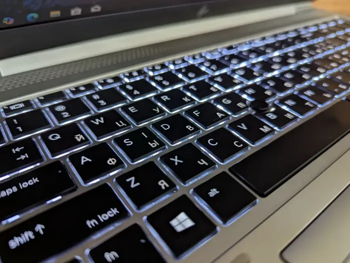 Ультрабук HP EliteBook 850 G6 / 15.6" (1920x1080) IPS / Intel Core i5-8365U (4 (8) ядра по 1.6 - 4.1 GHz) / 16 GB DDR4 / 512 GB SSD / Intel UHD Graphics / WebCam / Fingerprint / Windows 10 б/в - зображення 6