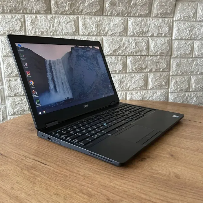 Ноутбук Б-клас Dell Latitude 5580 / 15.6" (1366x768) TN / Intel Core i7-7600U (2 (4) ядра по 2.8 - 3.9 GHz) / 8 GB DDR4 / 500 GB HDD / nVidia GeForce 930MX, 2 GB GDDR3, 64-bit  б/в - зображення 4