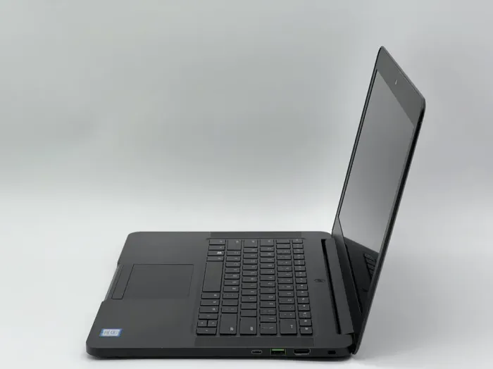 Ноутбук Razer Blade 14 2017 / 14" (1920x1080) IPS / Intel Core i7-7700HQ (4 (8) ядра по 2.8 - 3.8 GHz) / 16 GB DDR4 / 480 GB SSD / Intel HD Graphics 630 / WebCam б/в - зображення 4