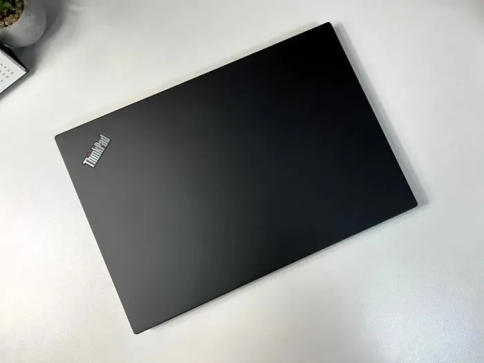 Ультрабук Lenovo ThinkPad T14 Gen 1 / 14" (1920x1080) IPS / AMD Ryzen 5 PRO 4650U (6 (12) ядер по 2.1 - 4.0 GHz) / 16 GB DDR4 / 256 GB SSD M.2 / AMD Radeon RX Vega 6 Graphics / WebCam б/в - зображення 7