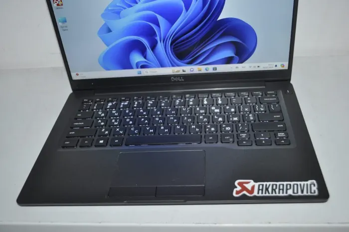 Ультрабук Б-клас Dell Latitude 7400 / 14" (1920x1080) IPS / Intel Core i5-8265U (4 (8) ядра по 1.6 - 3.9 GHz) / 8 GB DDR4 / 256 GB SSD / Intel UHD Graphics / WebCam / HDMI / Windows 11 Pro б/в - зображення 4