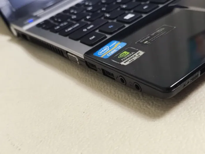 Ноутбук Acer Aspire V3-571G / 15.6" (1366x768) TN / Intel Core i7-3632QM (4 (8) ядра по 2.2 - 3.2 GHz) / 8 GB DDR3 / 256 GB SSD / nVidia GeForce GT 640M, 2 GB DDR3, 128-bit / WebCam / DVD-ROM б/в - изображение 3